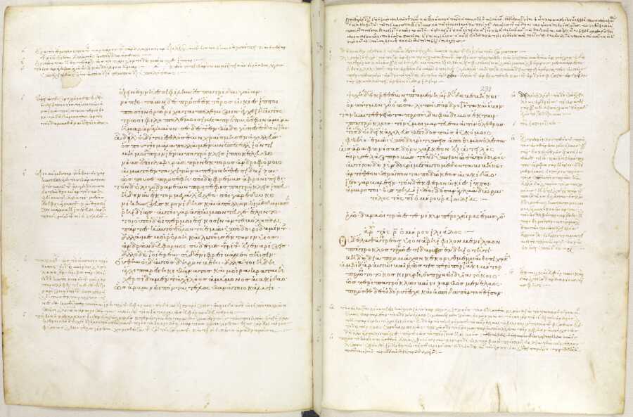 Pages 230 verso - 231 recto of the Venetus B
